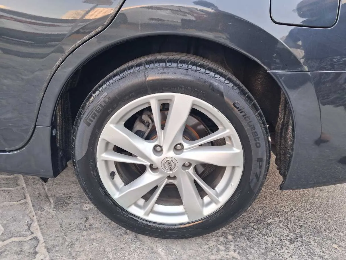 Car image 9