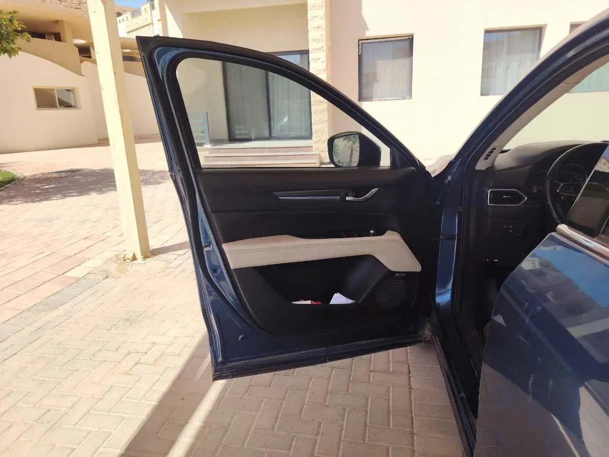 Car image 9
