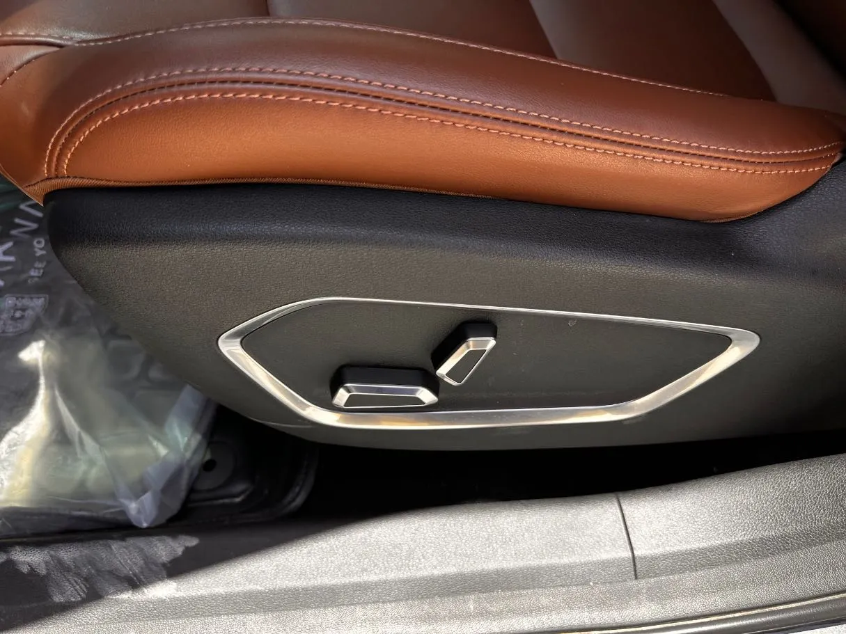 Car image 27