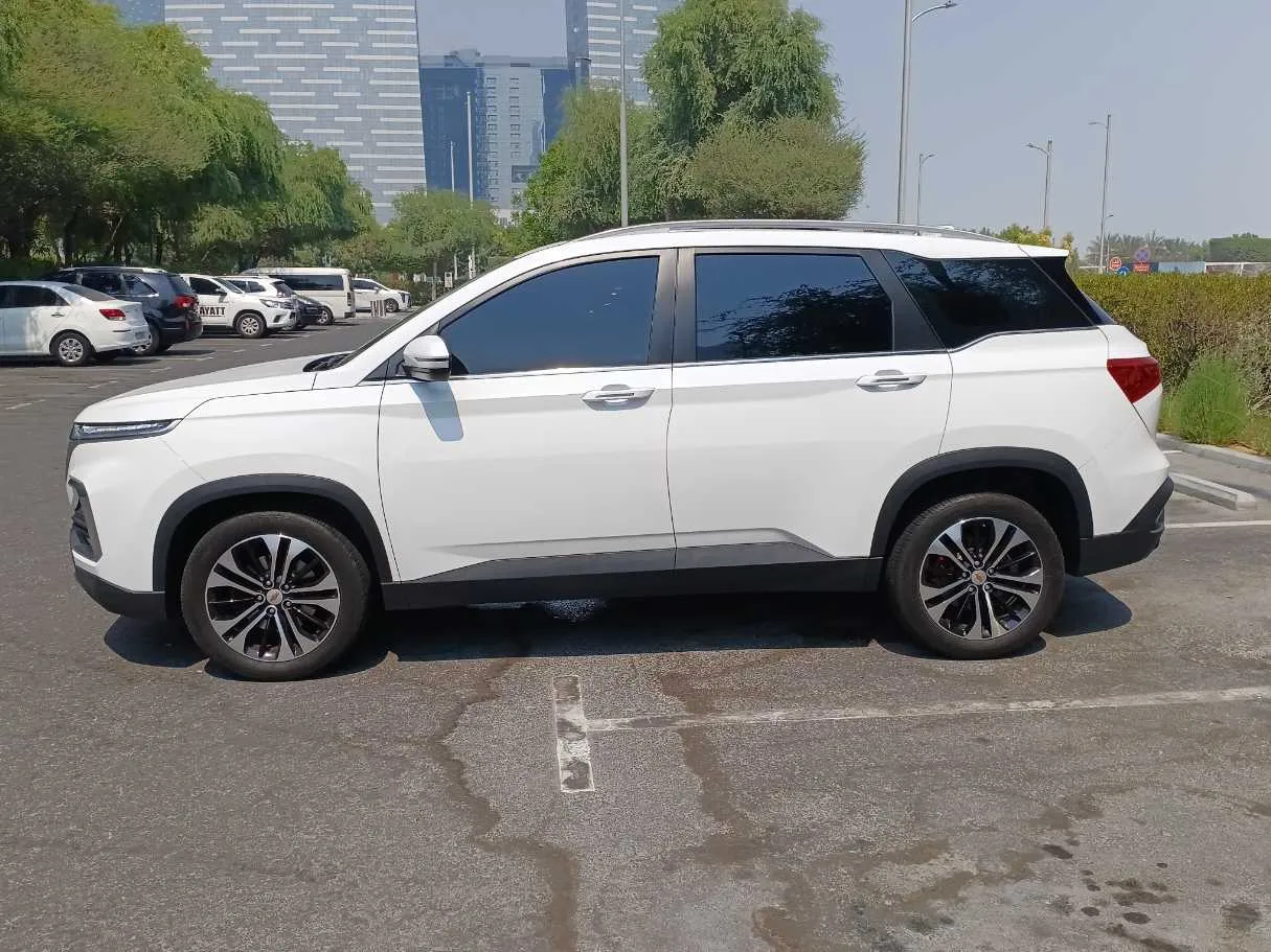 Car image 4
