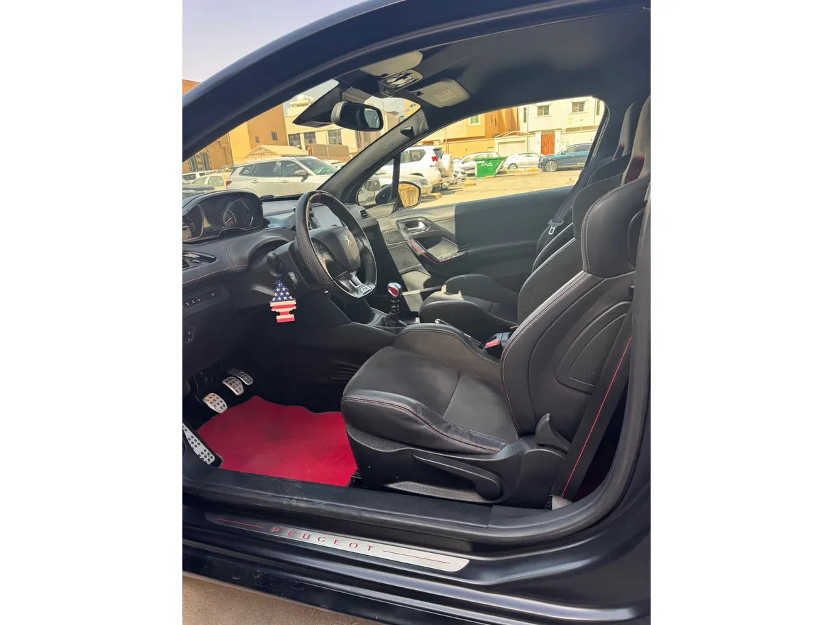 Car image 11