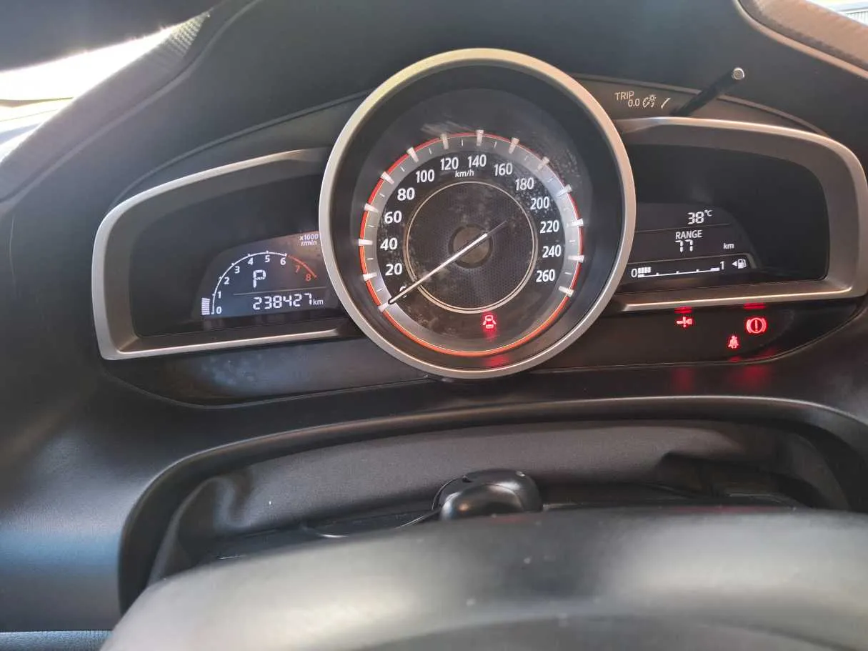 Car image 18