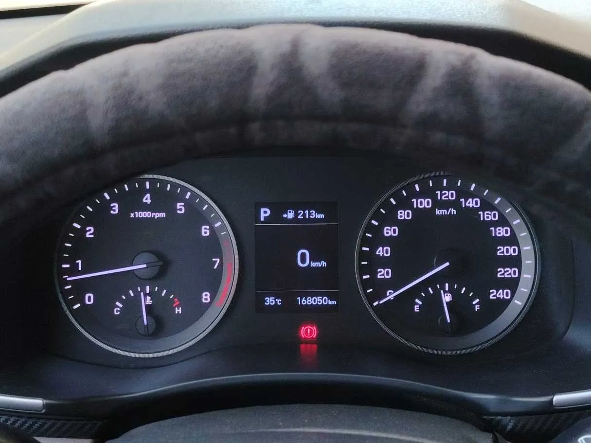 Car image 24