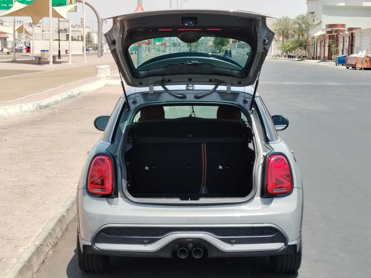Car image 26