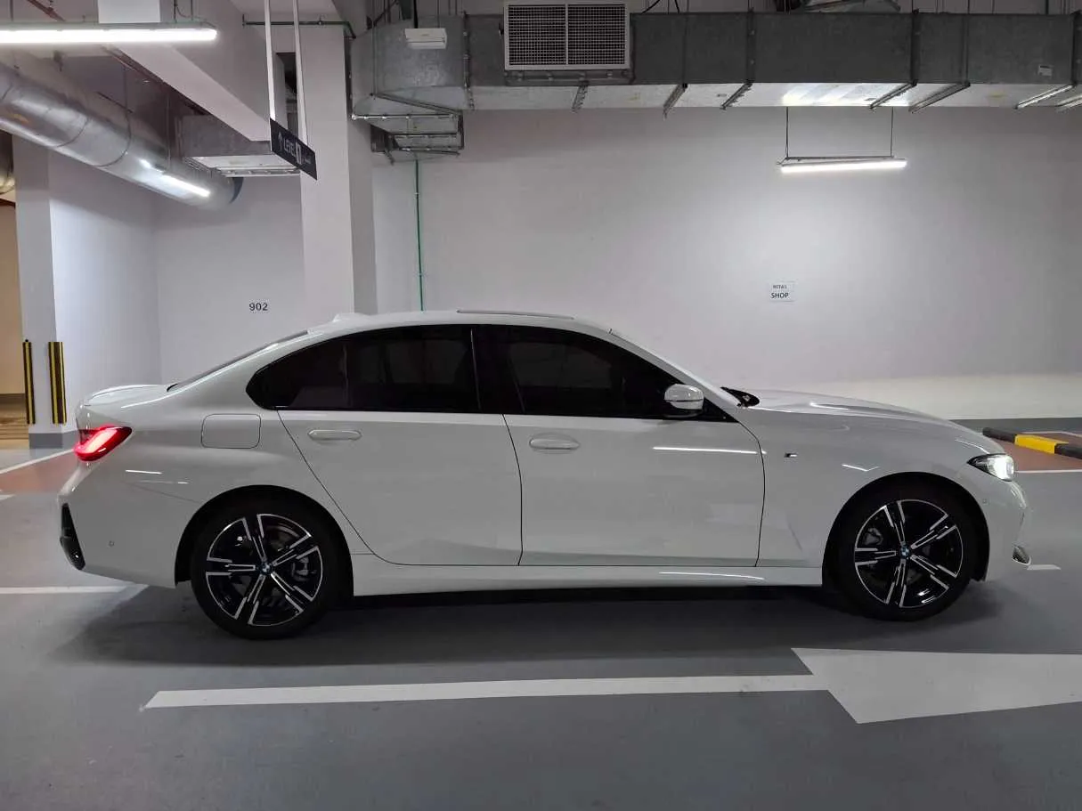 Car image 8