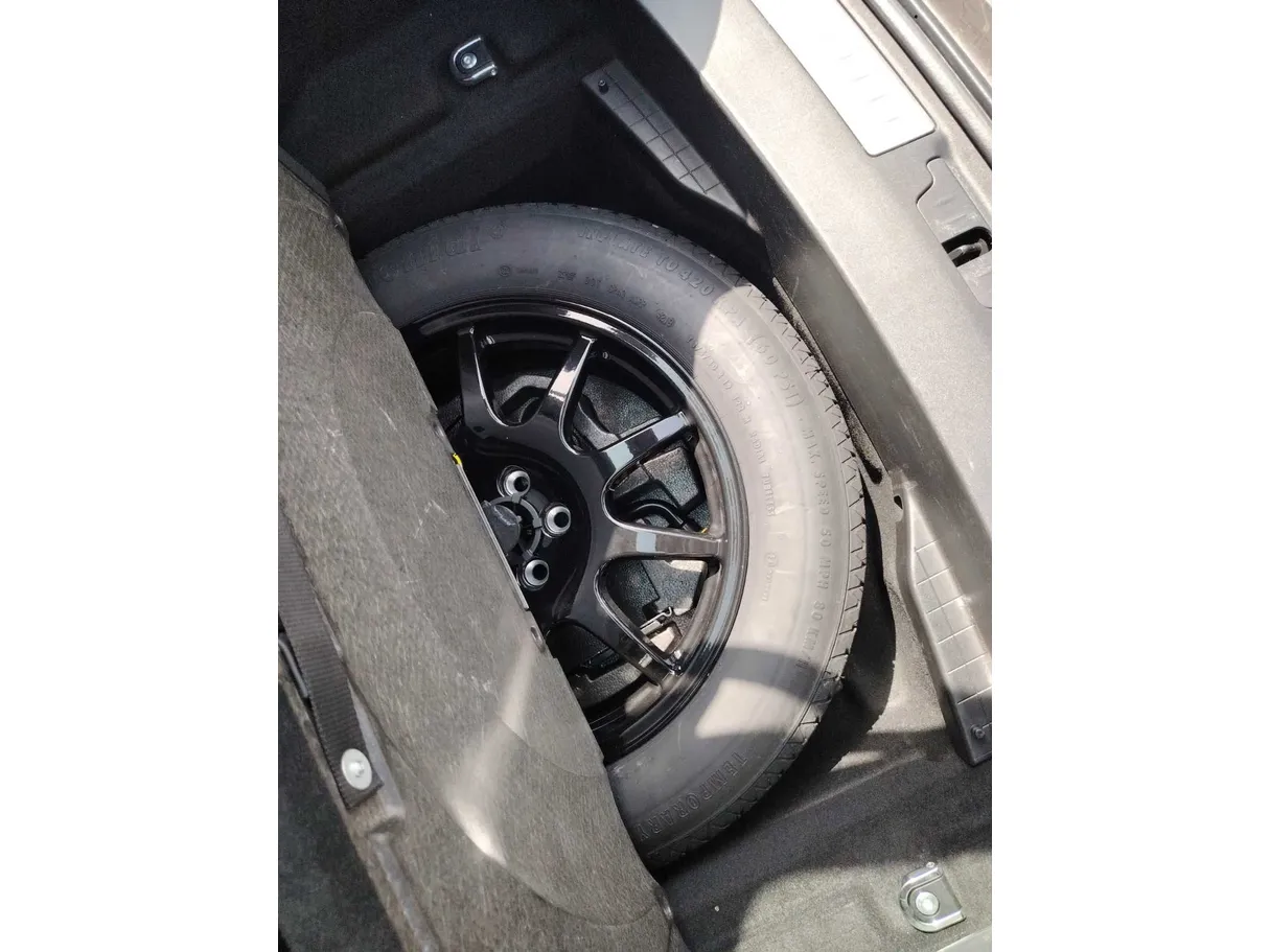 Car image 35