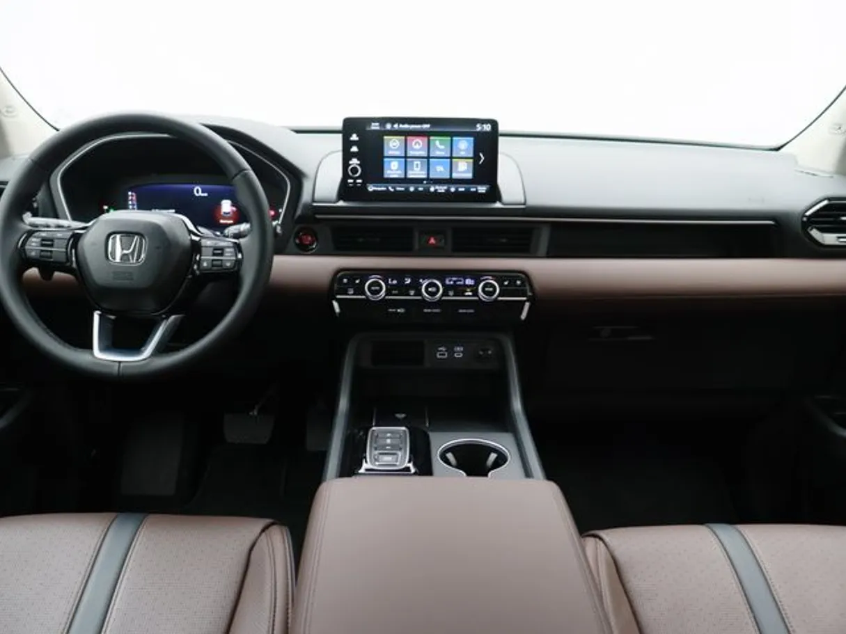 Car image 13