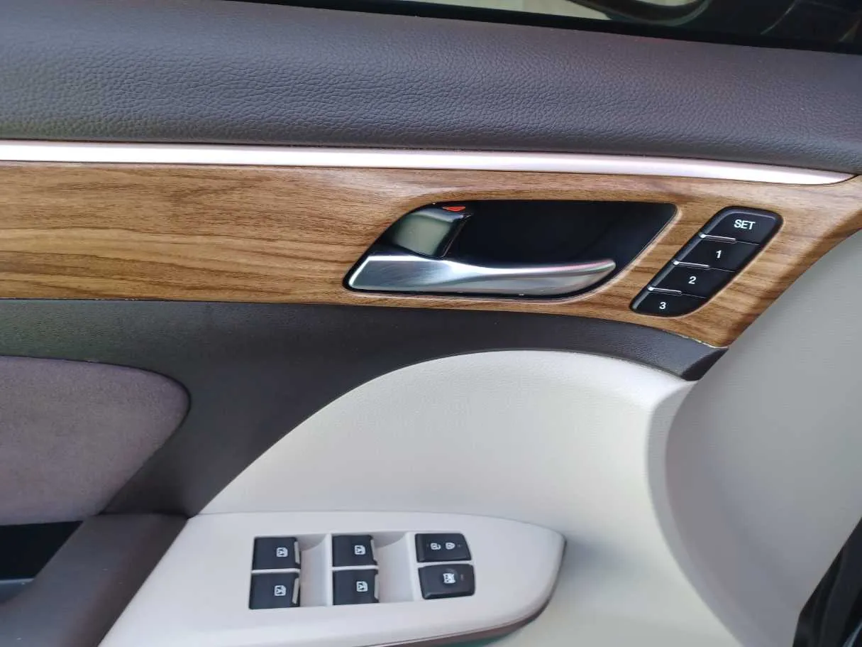 Car image 23