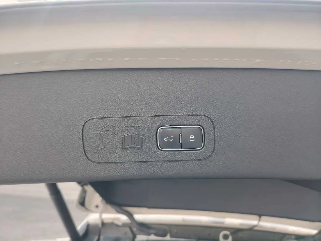 Car image 37