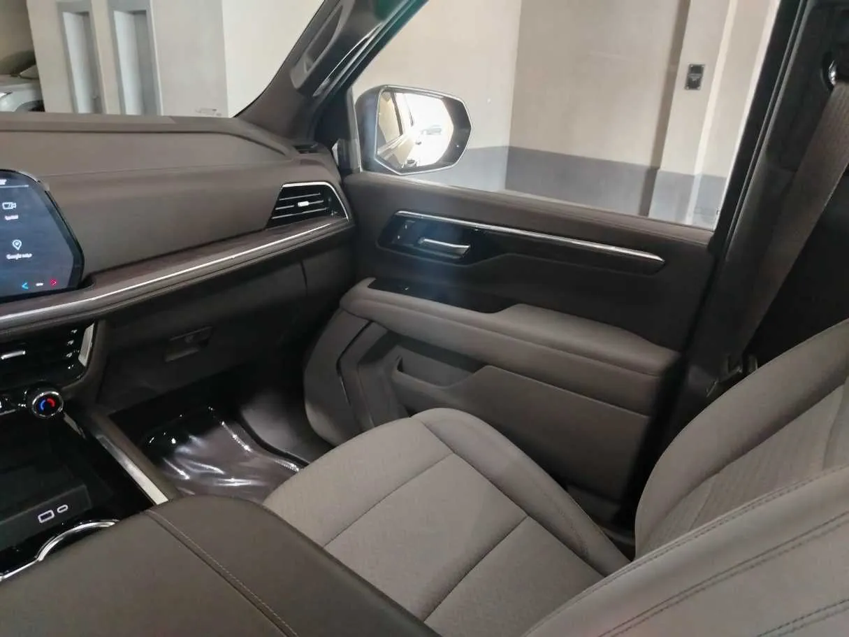 Car image 23