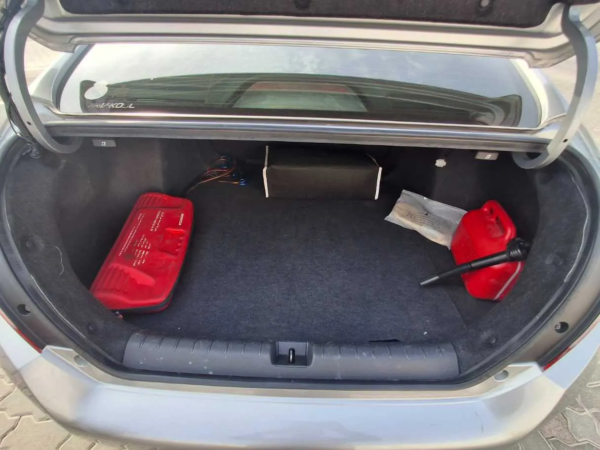 Car image 19