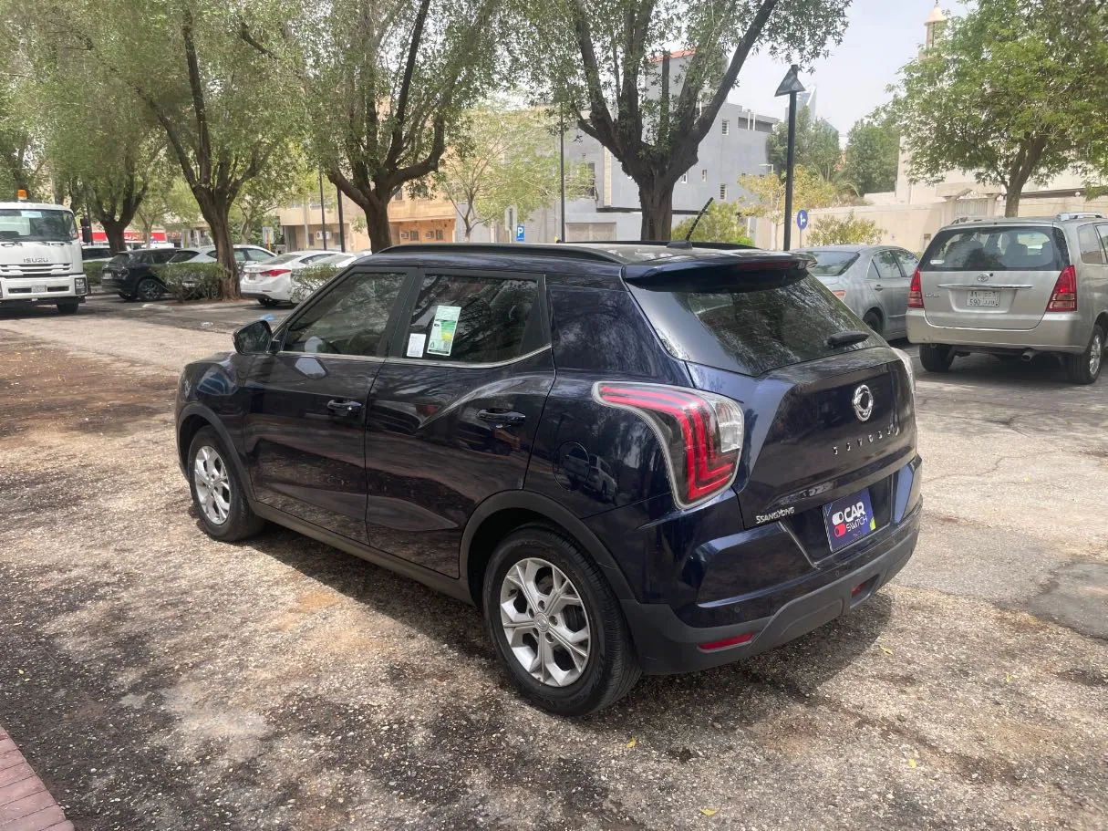 Car image 7