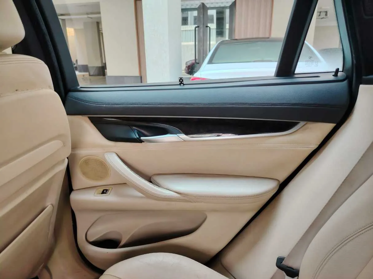 Car image 35