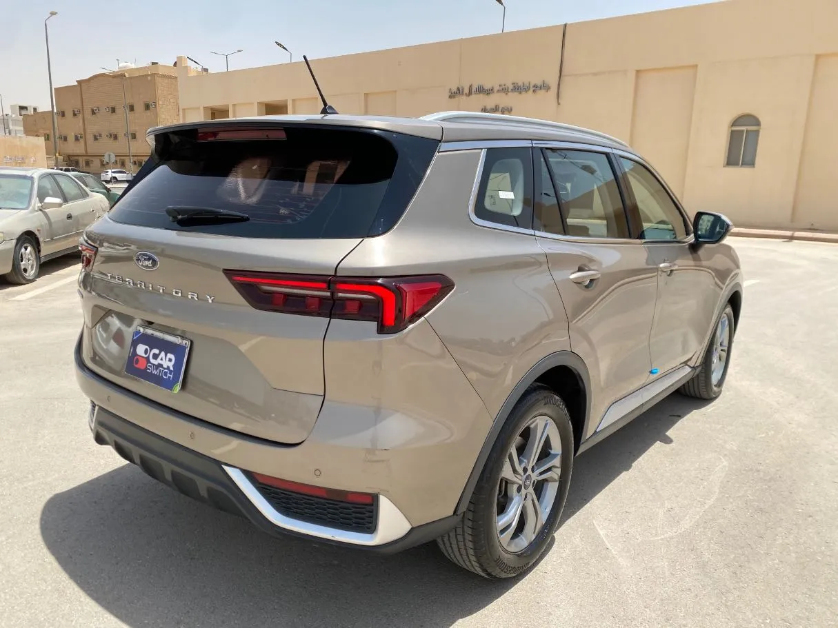 Car image 5