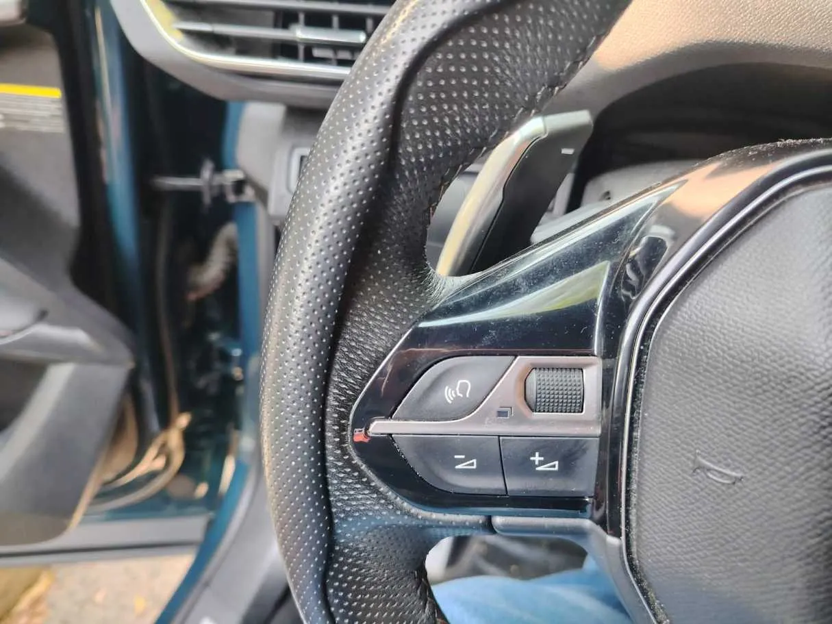 Car image 24
