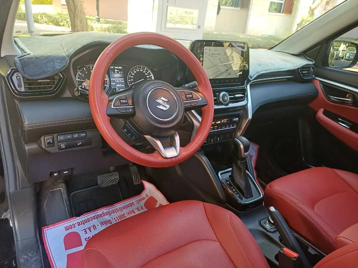 Car image 11