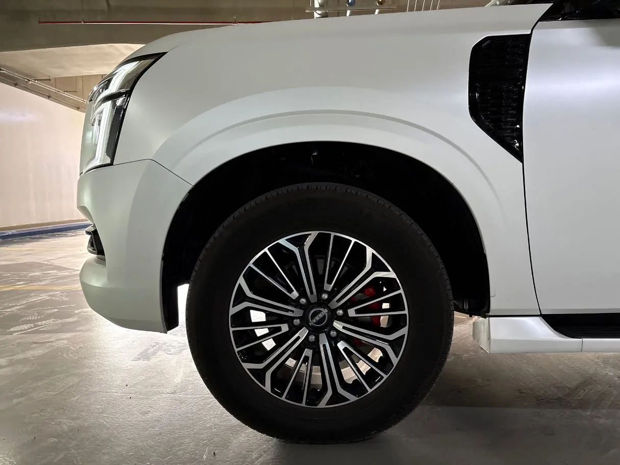 Car image 9