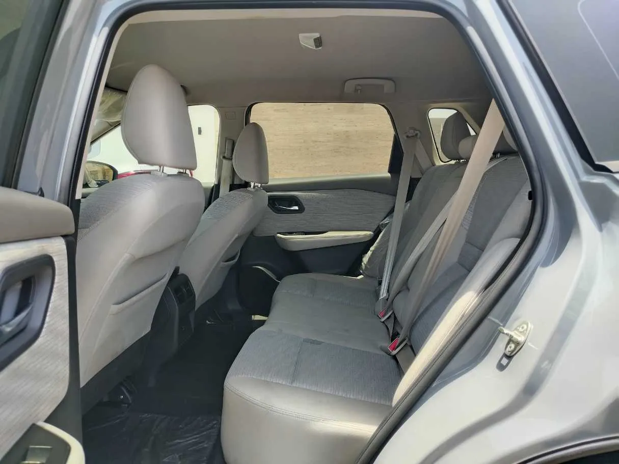 Car image 16