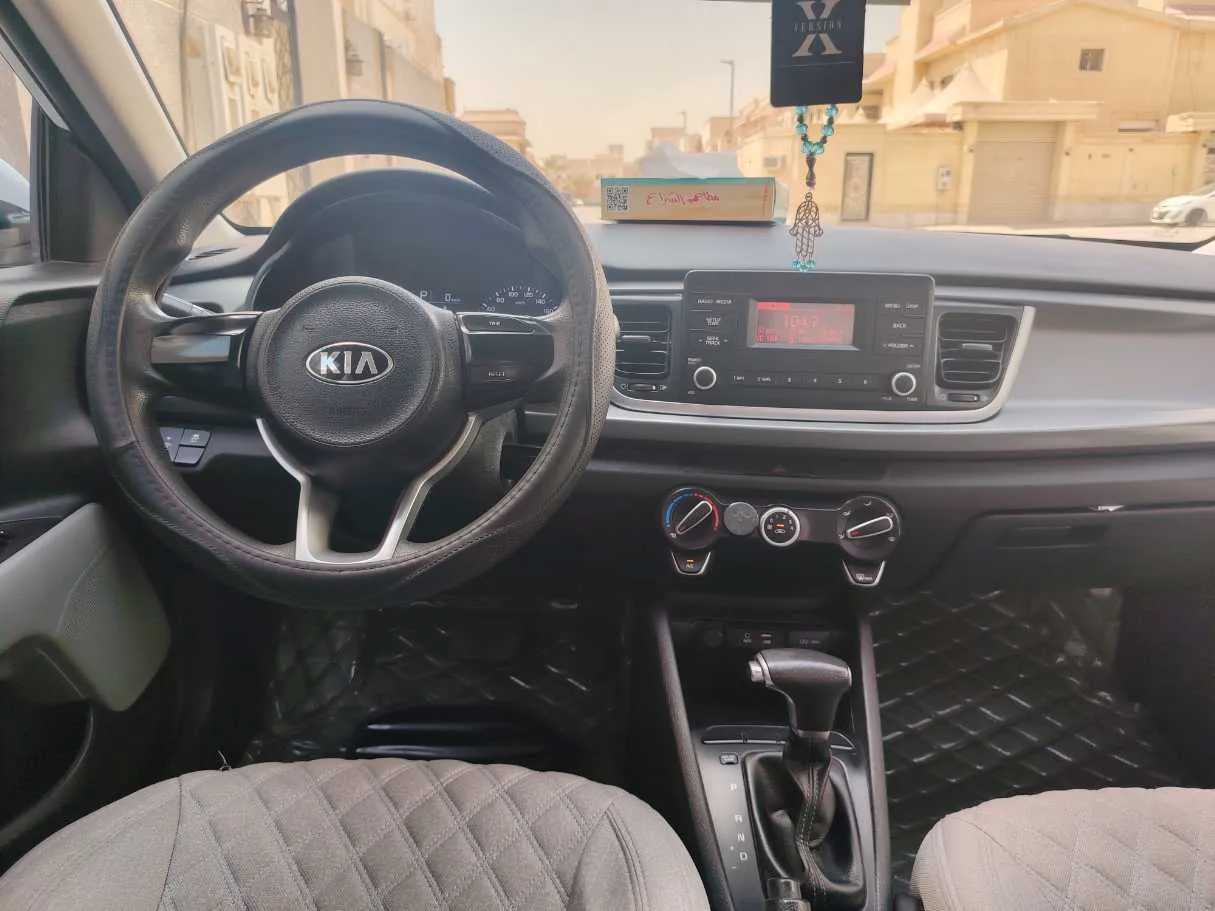 Car image 18
