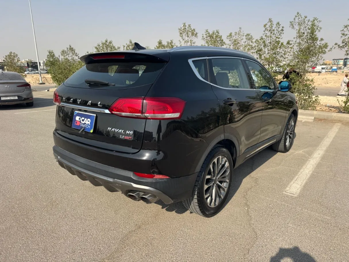 Car image 5