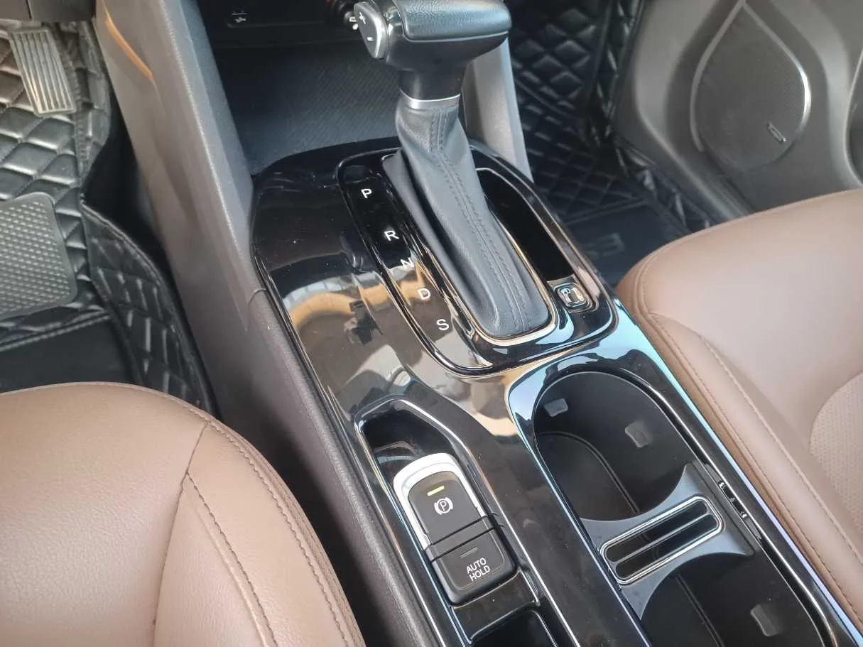 Car image 17
