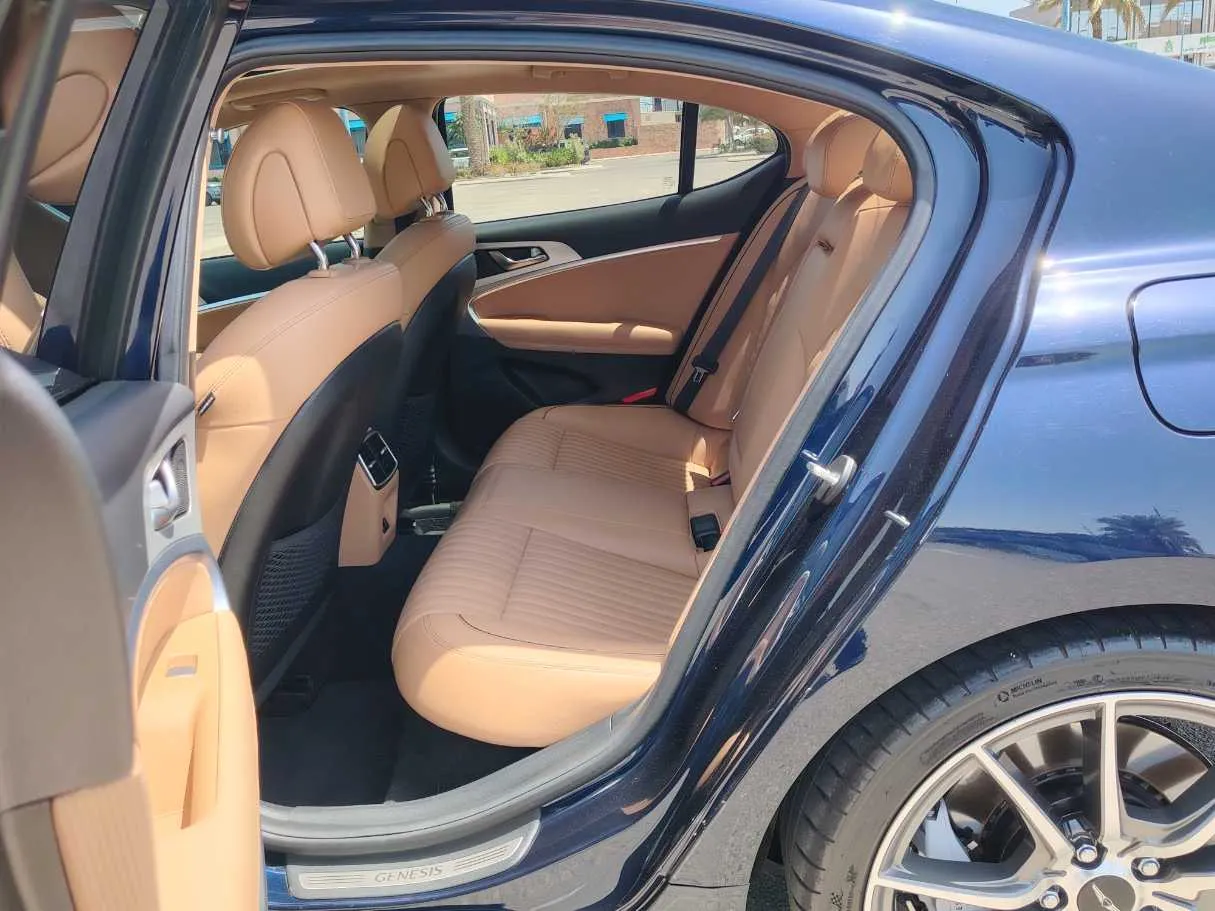 Car image 16