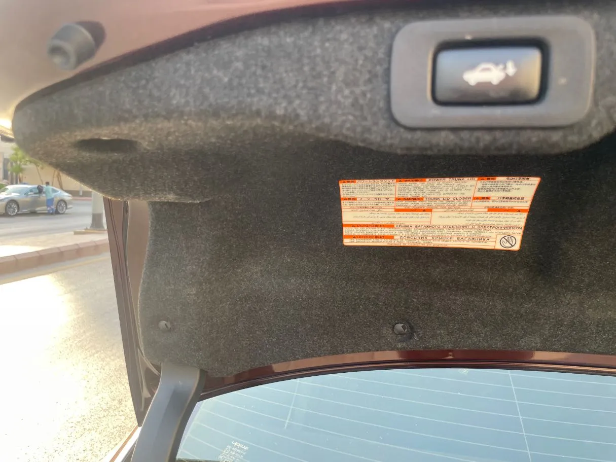 Car image 24