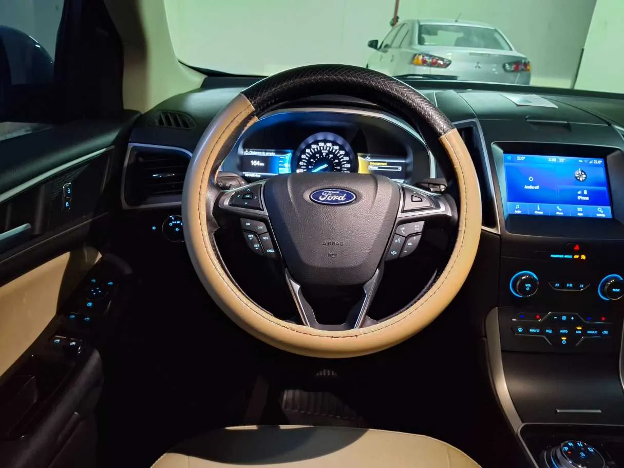 Car image 14