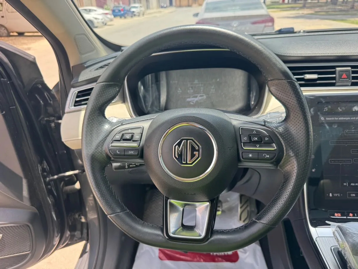 Car image 17