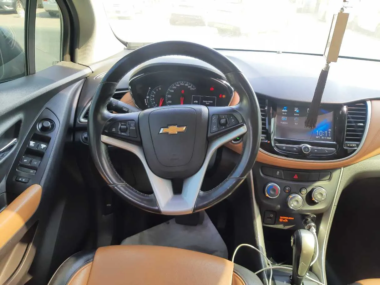 Car image 19