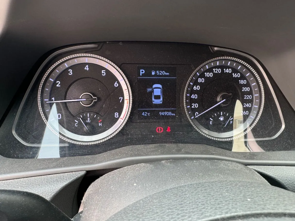 Car image 18