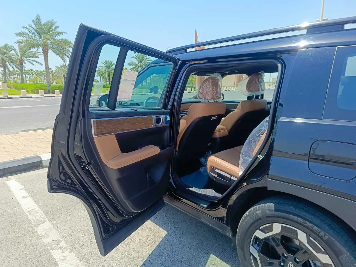Car image 17