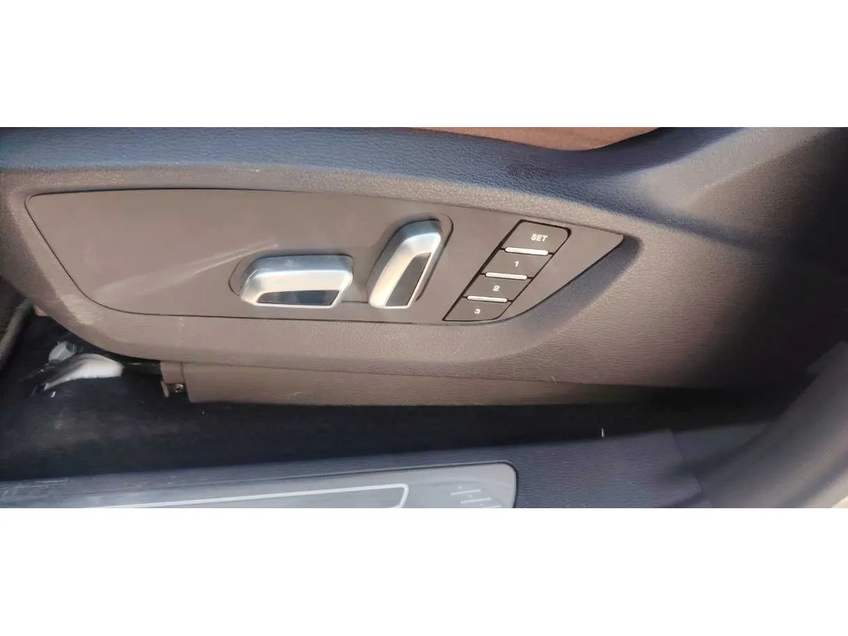 Car image 29