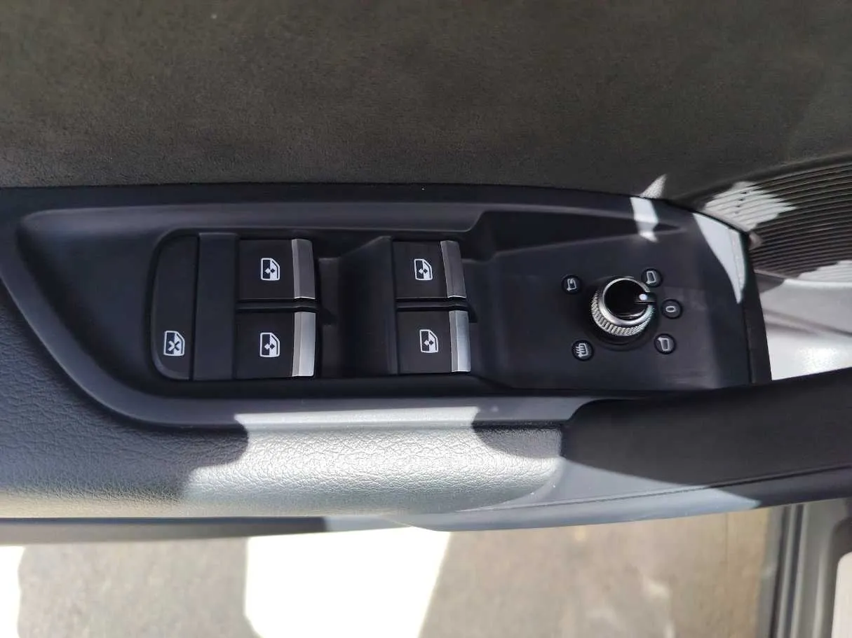 Car image 31