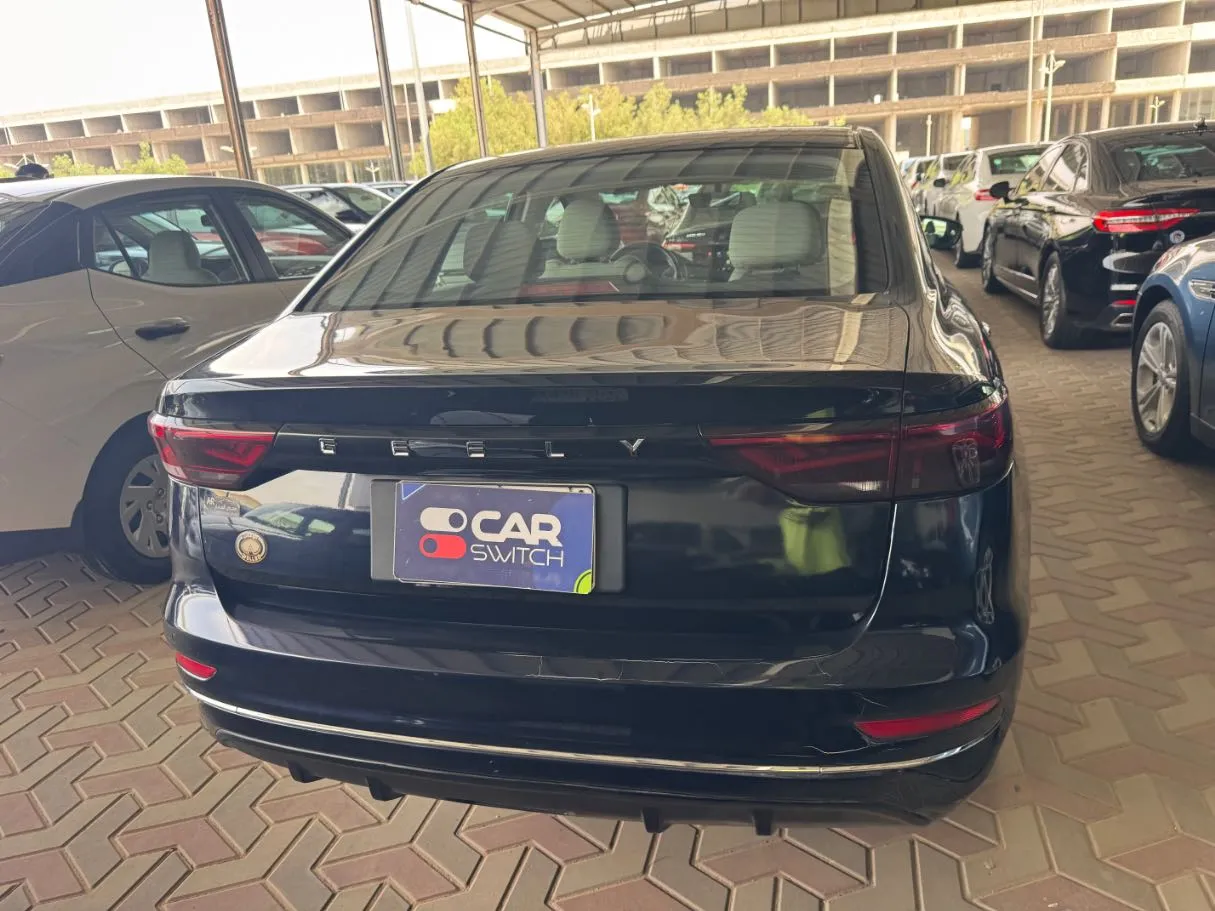 Car image 4