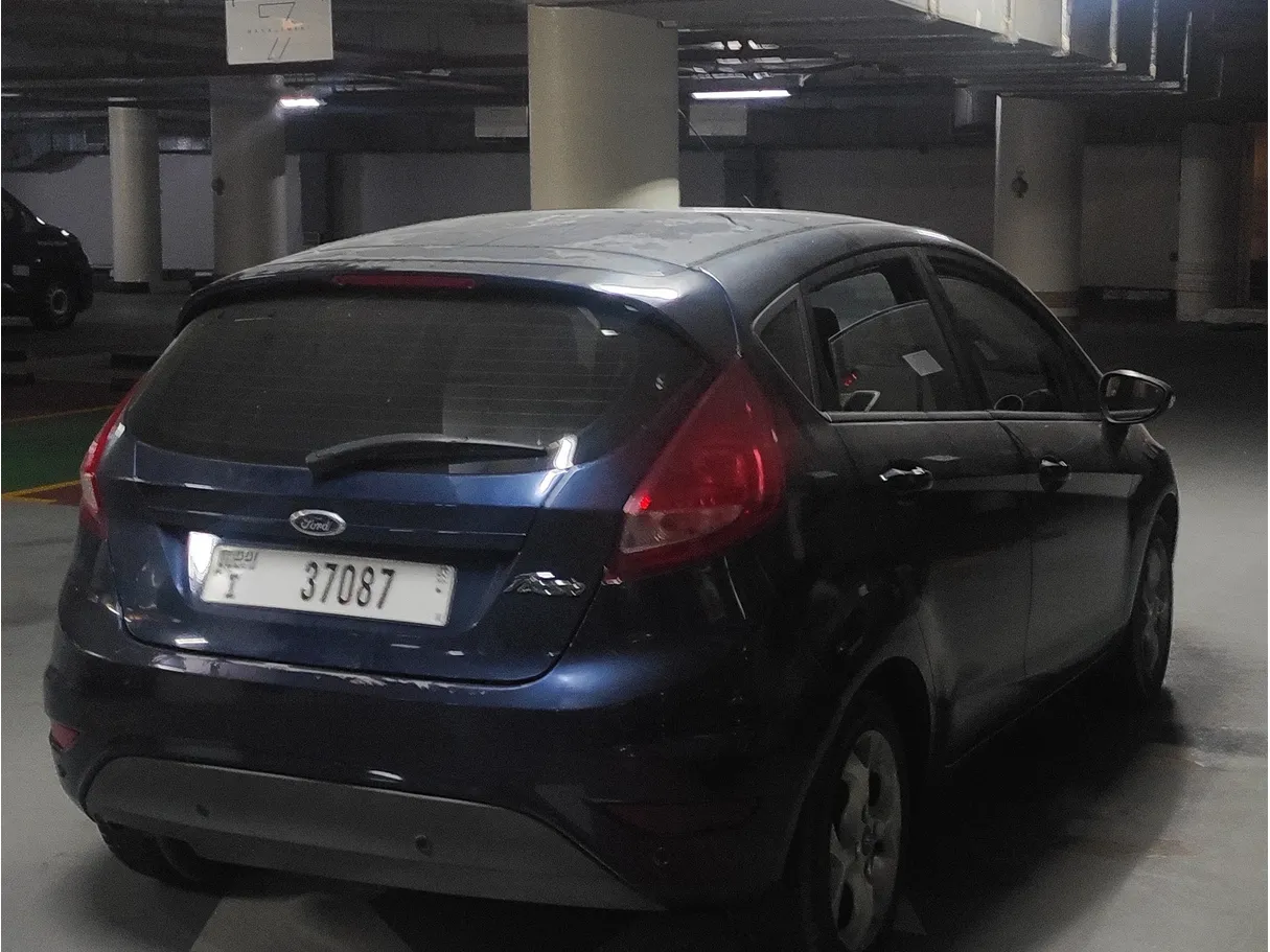 Car image 3