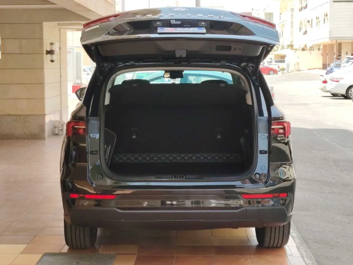 Car image 26
