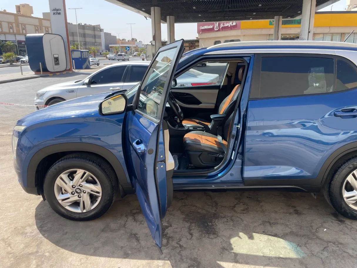 Car image 12