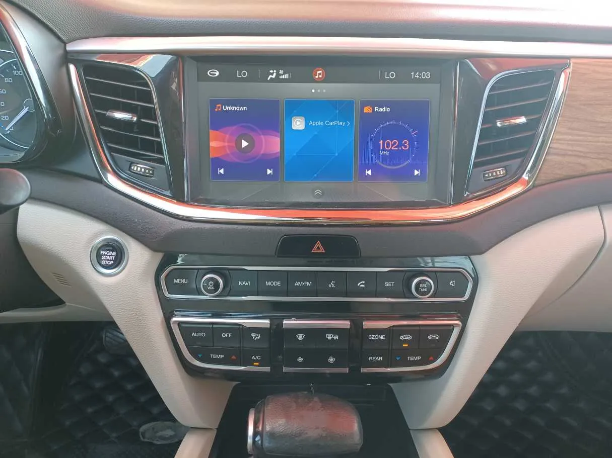Car image 14
