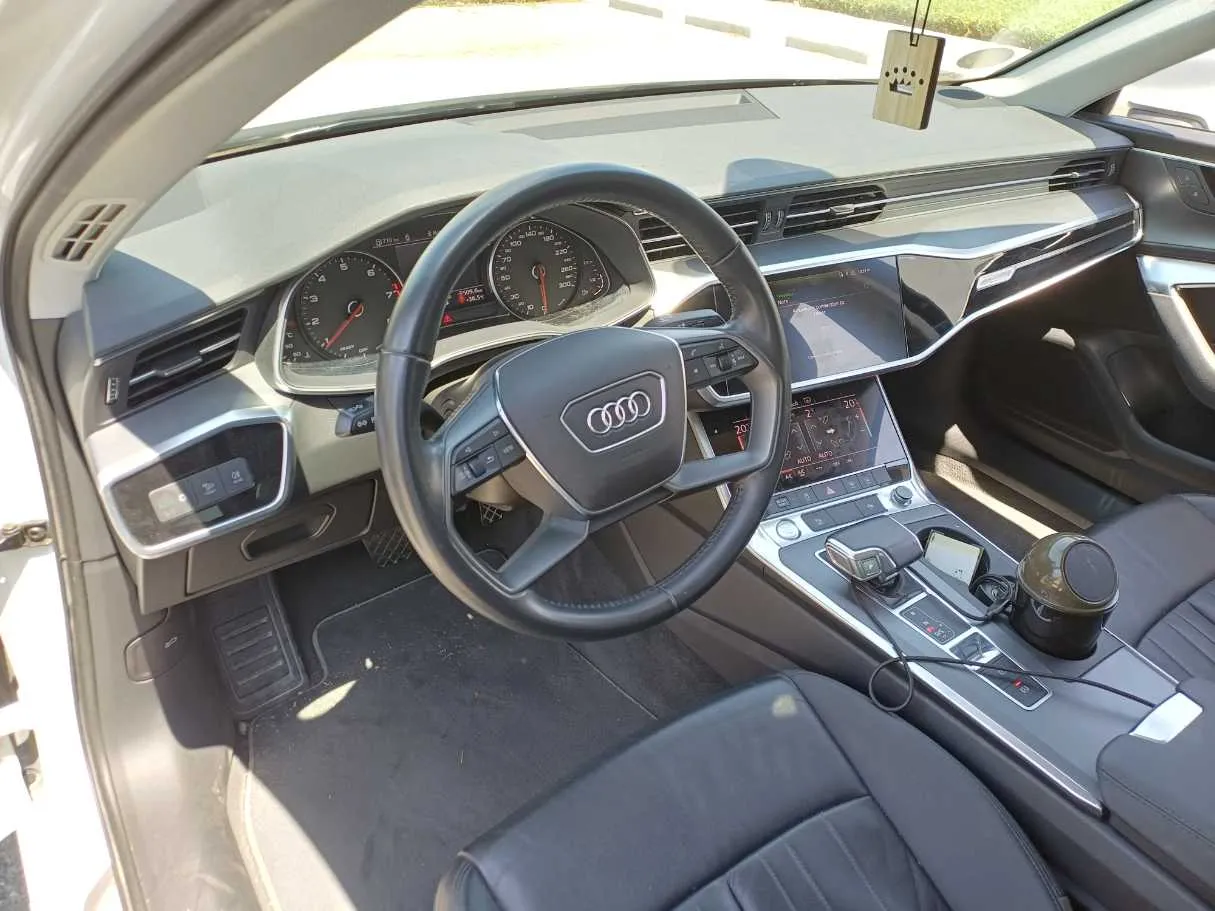 Car image 11