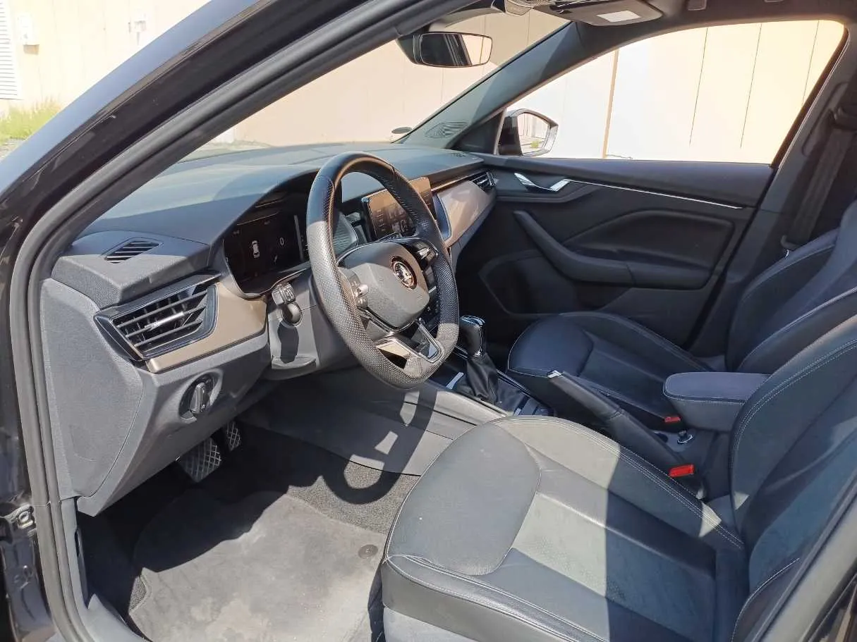 Car image 11