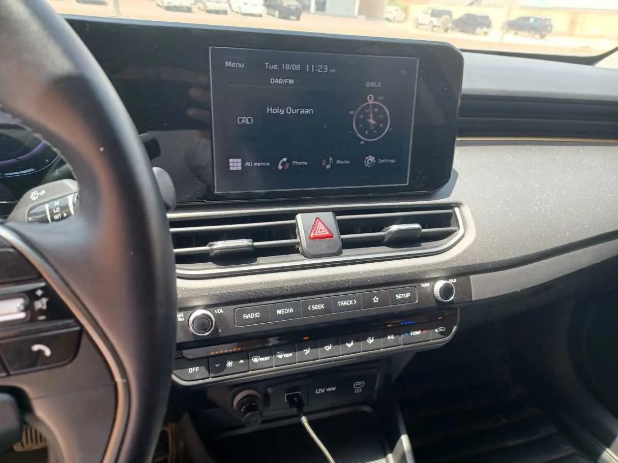 Car image 18