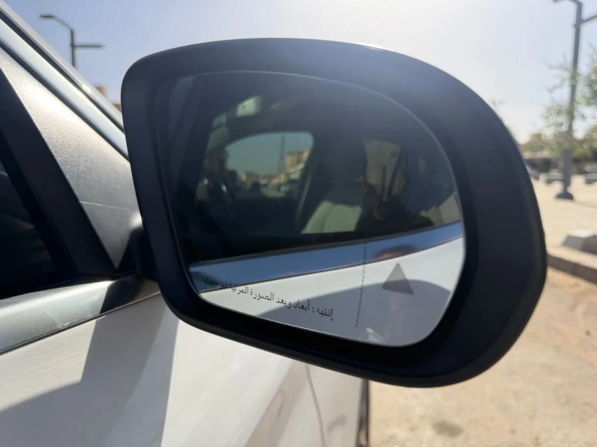 Car image 27