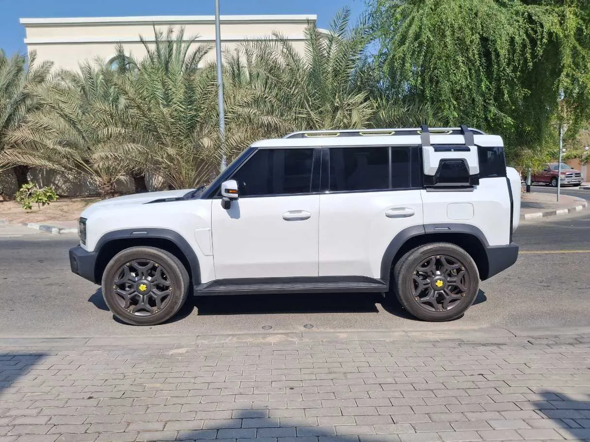 Car image 8