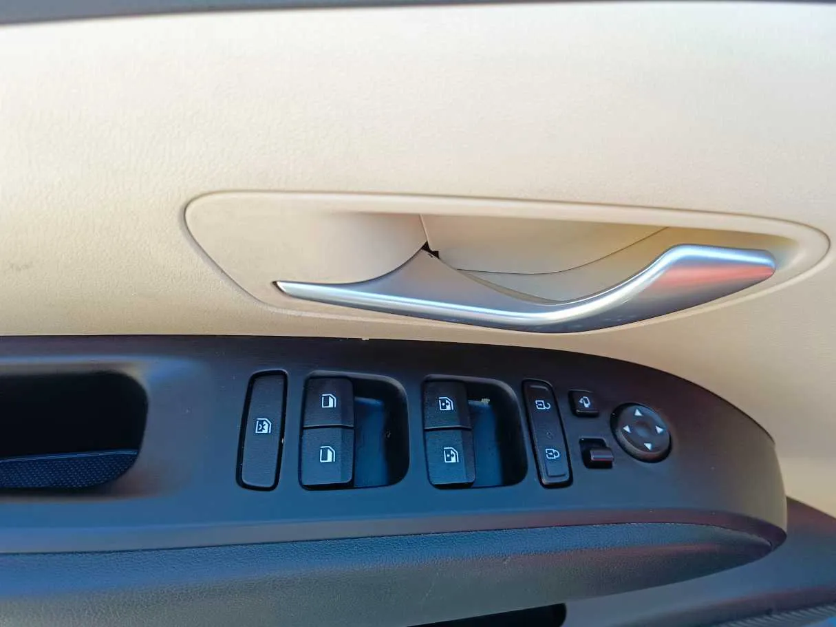 Car image 28