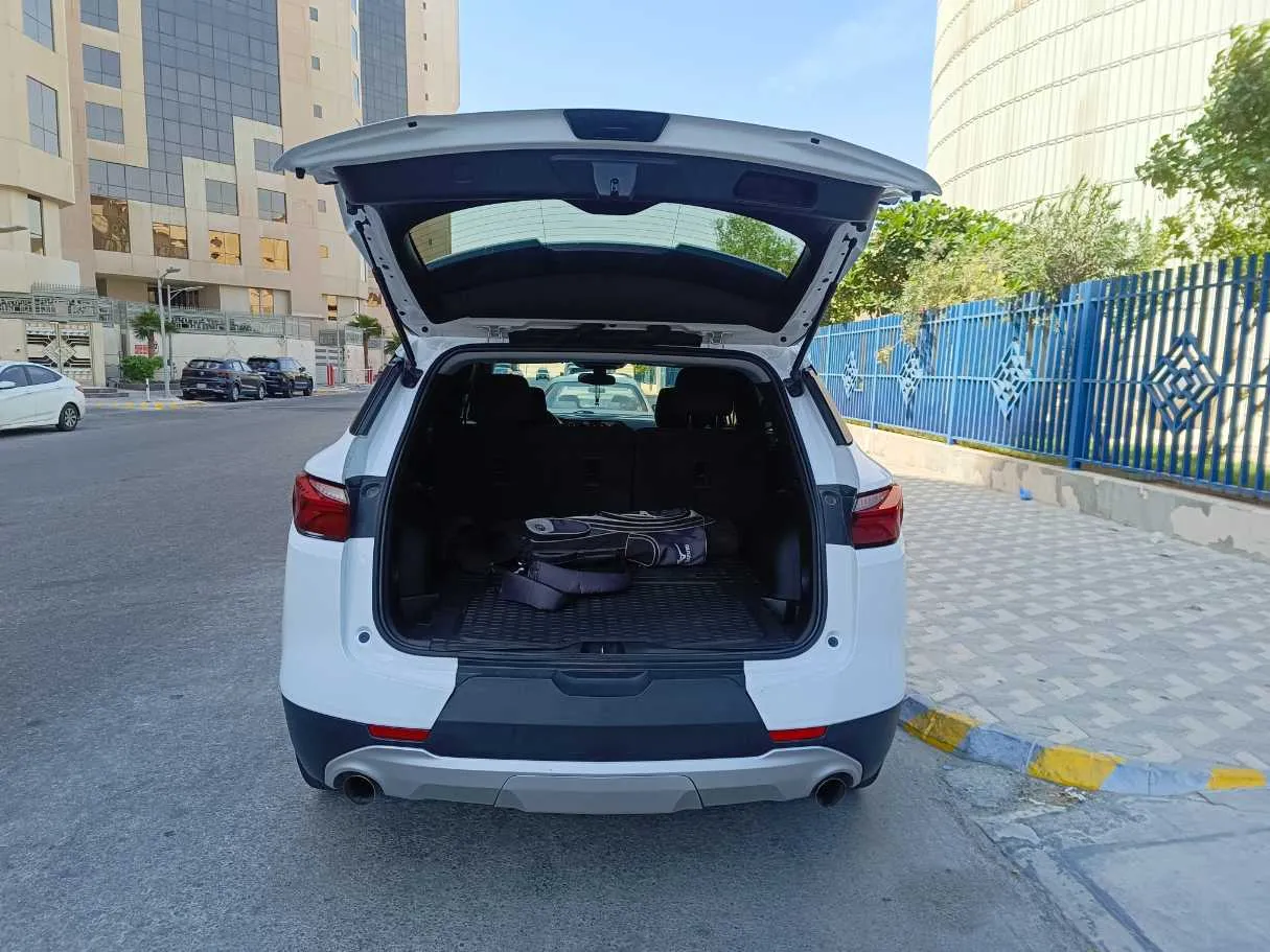 Car image 28