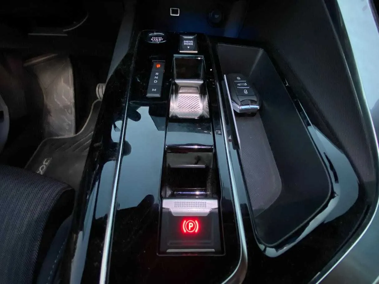 Car image 16