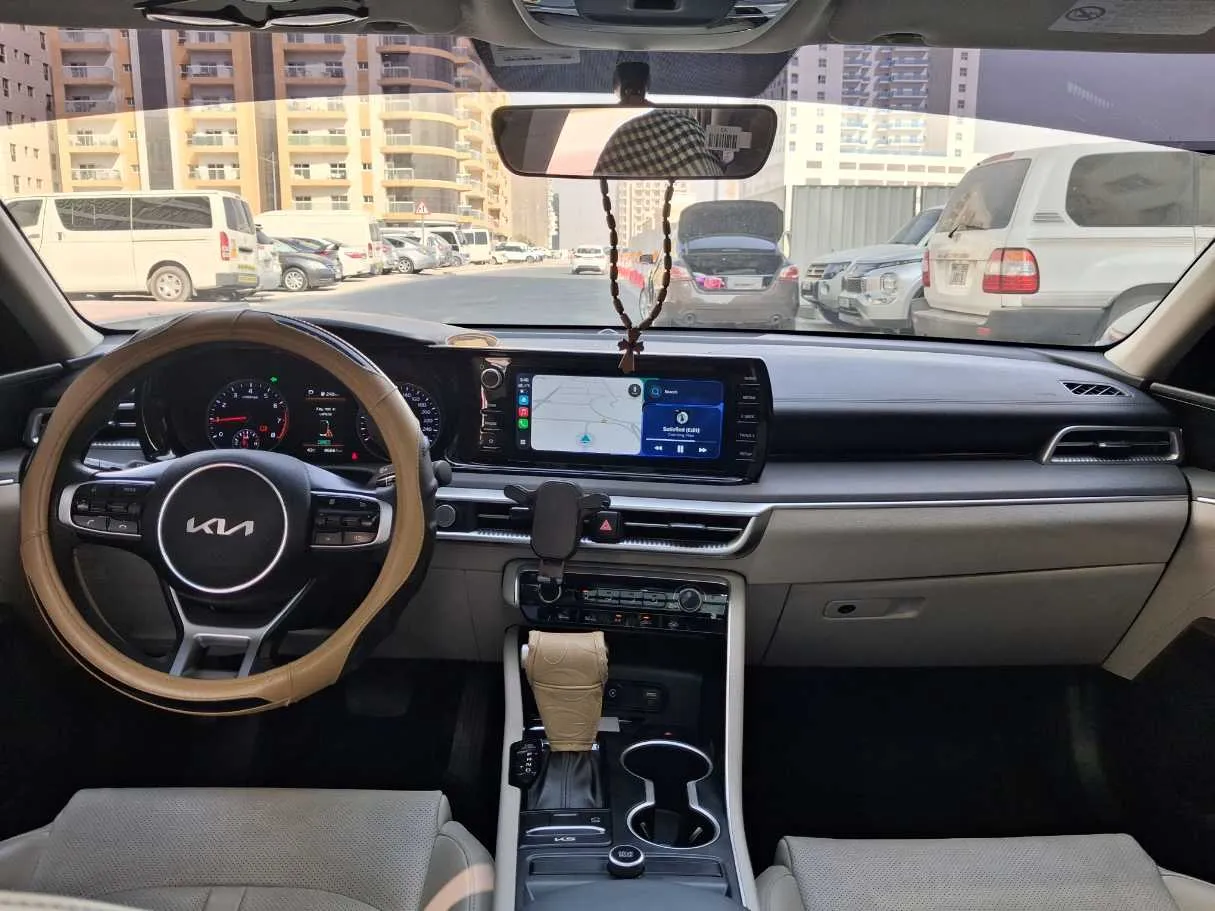 Car image 16