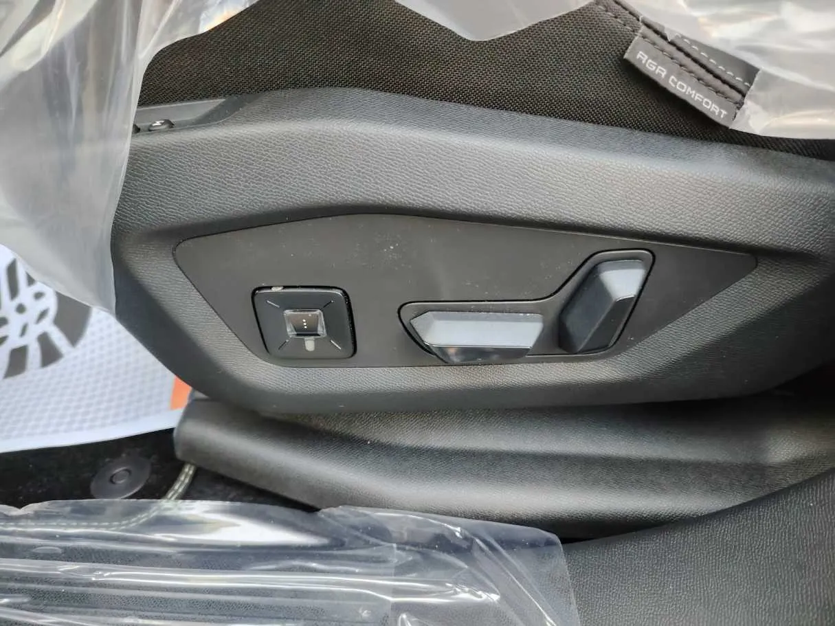 Car image 43