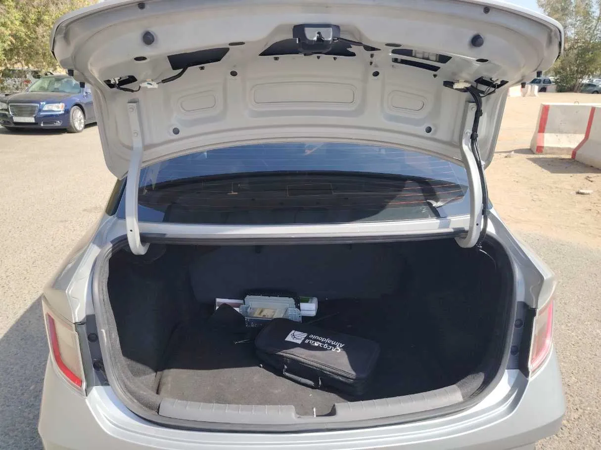 Car image 23